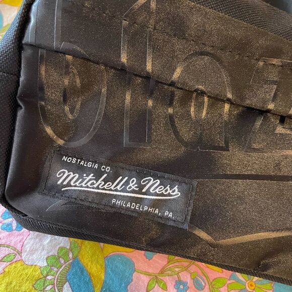 Mitchell & Ness Hardwood Classics Portland Trail Blazers Fanny Pack NWT - Picture 3 of 15